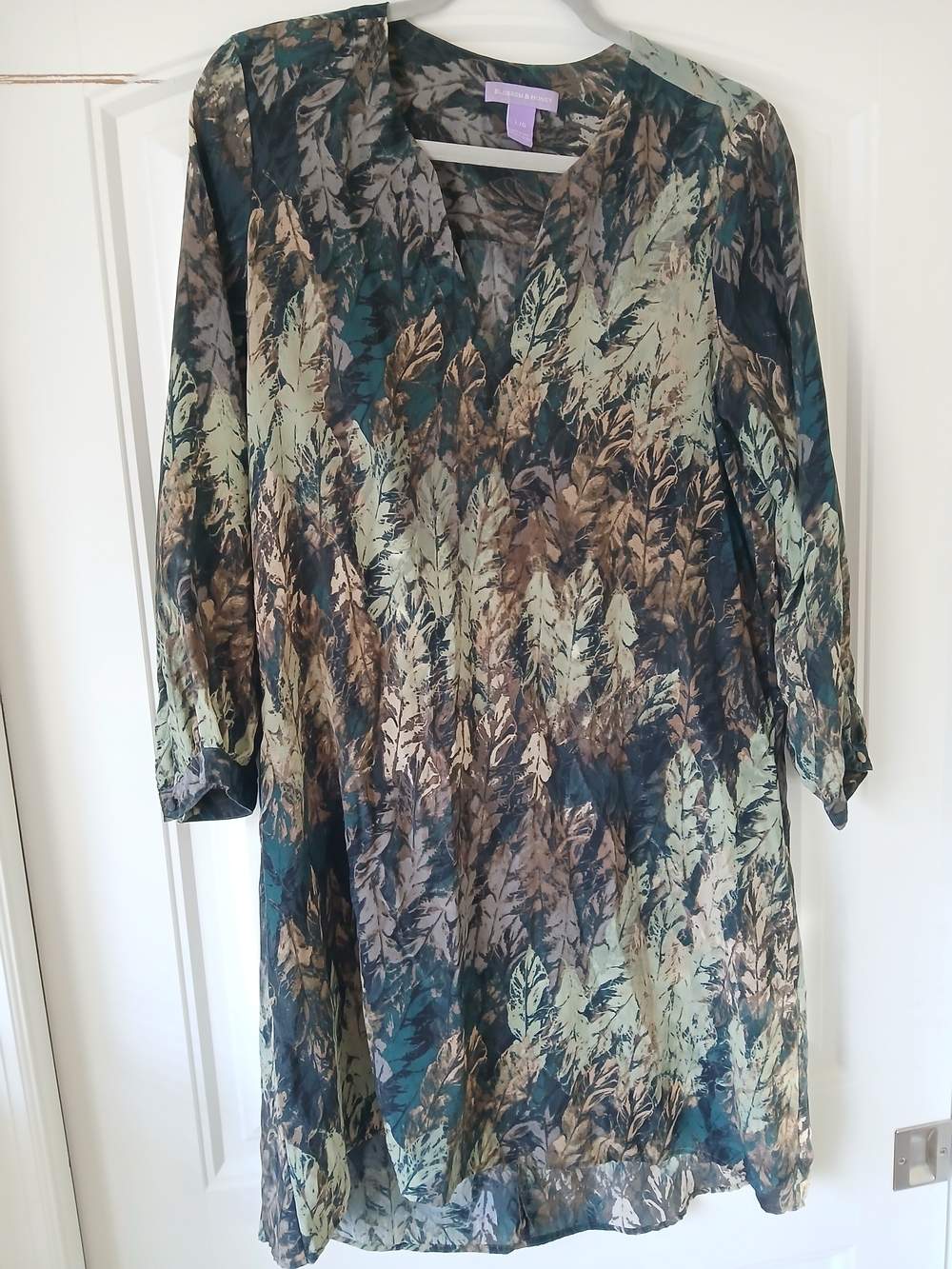 V-Neck Long Sleeve Leaf-Print Dress in Teal and Olive